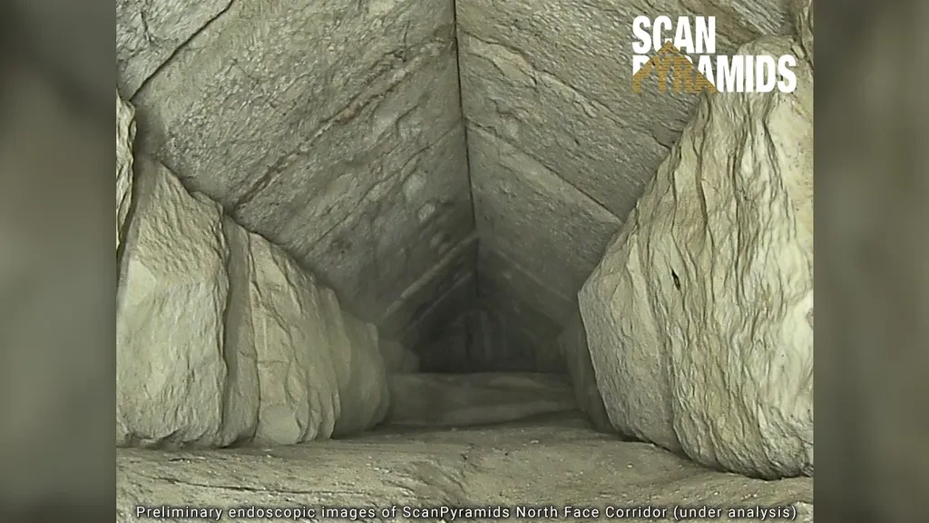 North-face corridor in the exhibit’s source endoscope image.